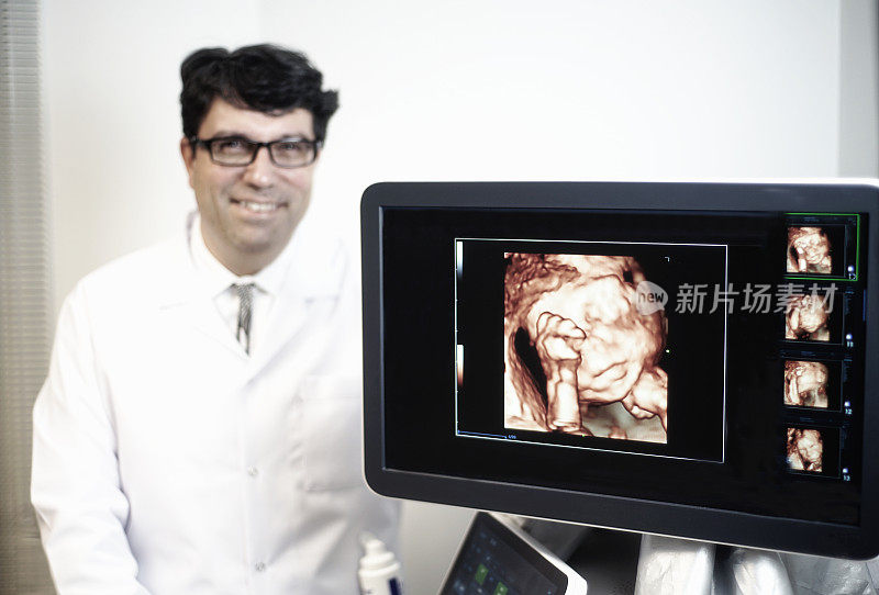 医生对宝宝进行3D超声/超声波扫描